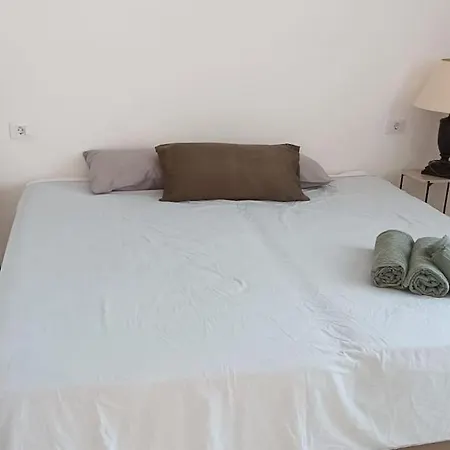Cute 5 Min To With Pool